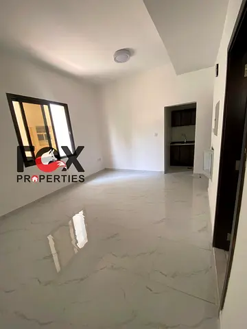 Studio for annual rent in Al Rumaila, Ajman. Separate kitchen, 1 bathroom, spacious layout, family-friendly, close to the Corniche.