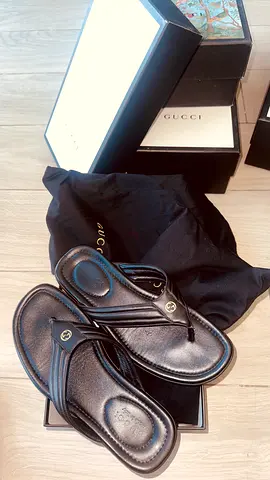 Slides gucci