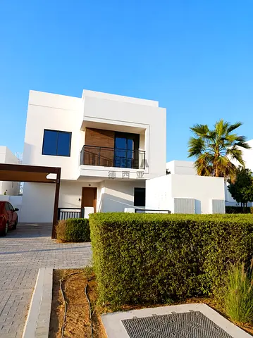 Prime location | End Unit | Ready to Move