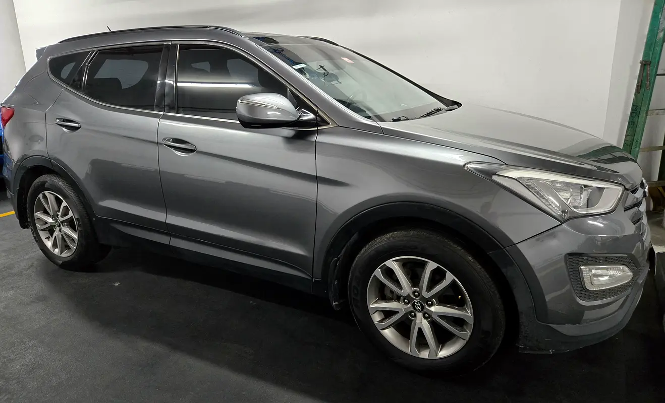 Hyundai Santa Fe 2013 — photo 1 of 2