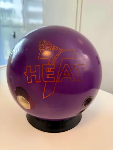 Second handed bowling ball_Purple Heat _Track