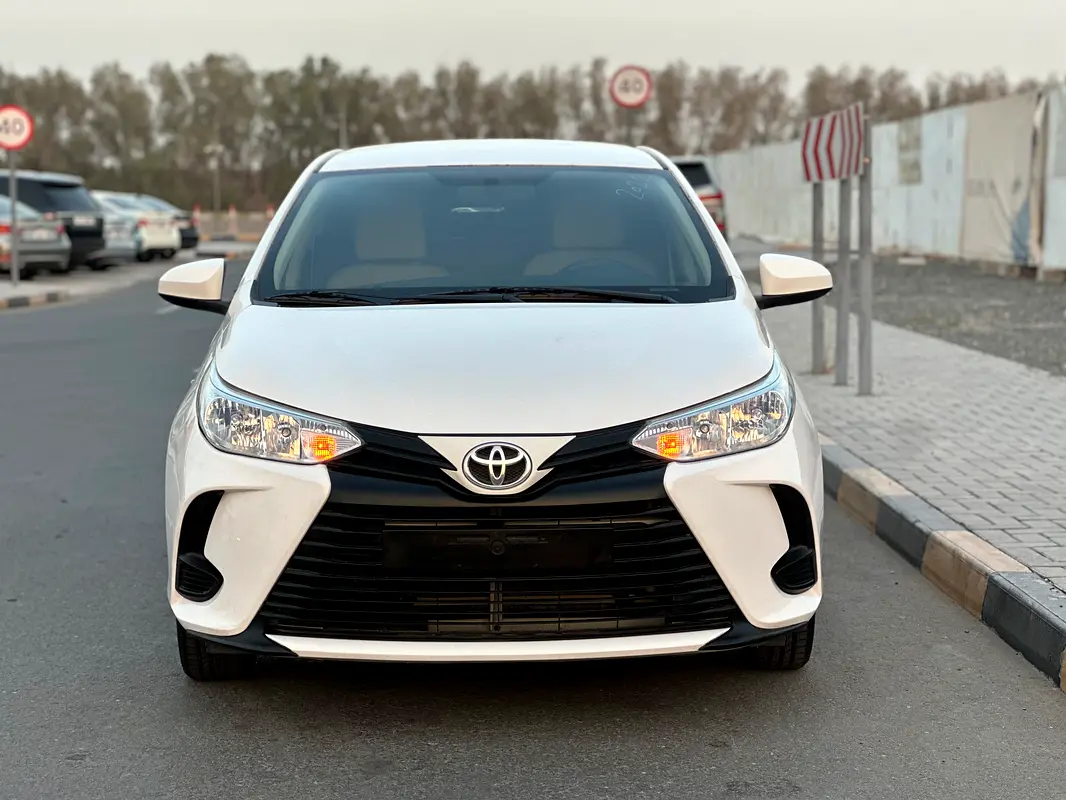Toyota Yaris 2022 — photo 1 of 17