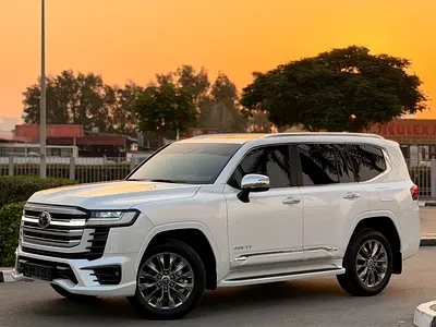 Land Cruiser VXR Twin Turbo—original paint—under warranty