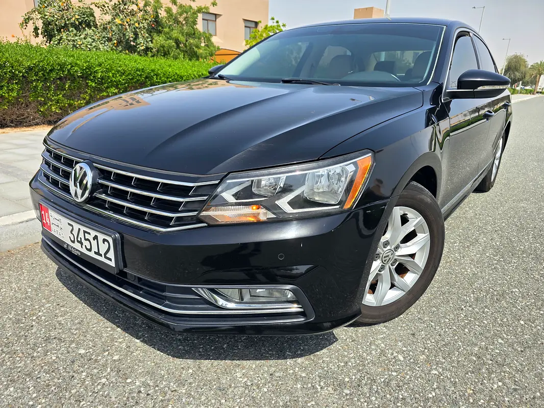 Volkswagen Passat 2016 — photo 1 of 9