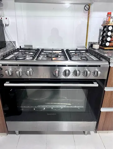 Daewoo 5 burner gas cooker
