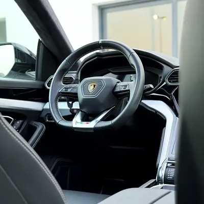 2022 Lamborghini URUS photo 6