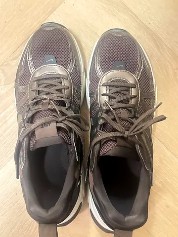 NIKA V2k run Men’s “velvet brown” Us 12 (Eur46)