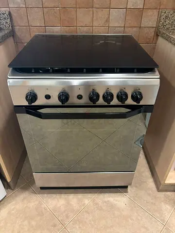 Used freestanding gas stove with oven - stainless steel