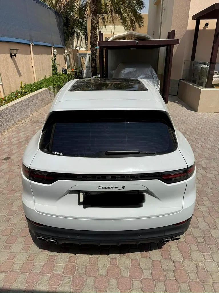 Porsche Cayenne 2019 — photo 1 of 9