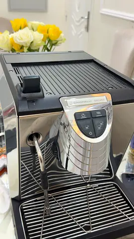 Sunbeam/DeLonghi style automatic espresso machine — used, good condition