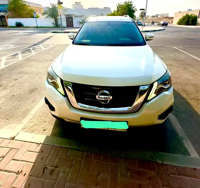 2020 Nissan pathfinder SL 4WD Family car