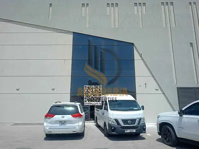 مستودع للإيجار السنوي – أم الثعوب | أم القيوين 🏭 مستودع صناعي بمساحة كبيرة وقدرة كهربائية عالية في موقع استراتيجي 📍 الموقع: أم الثعوب – أم القيوين