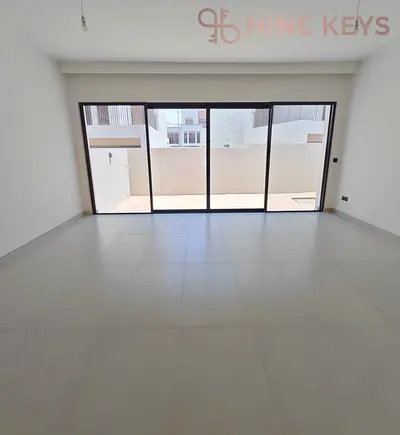 5bedrooms + Maid / Ready to move / Near to canal