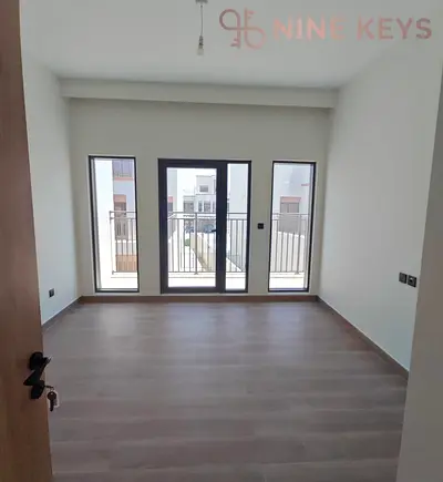 5bedrooms + Maid / Ready to move / Near to canal