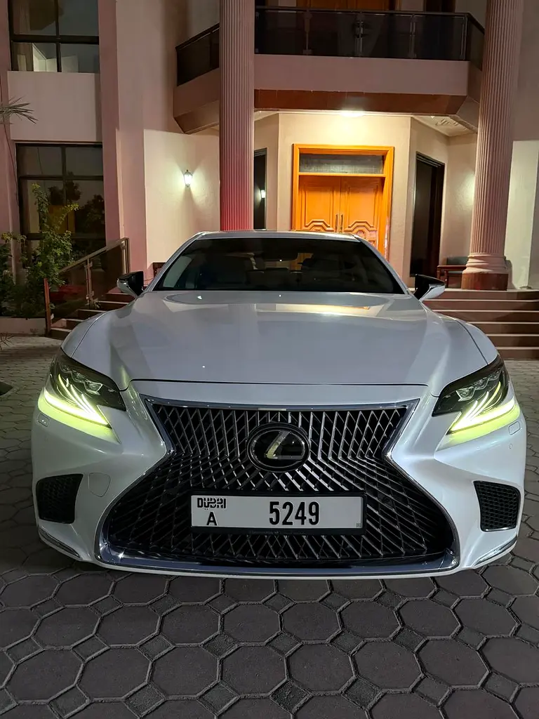Lexus LS-Series 2018 — photo 1 of 18