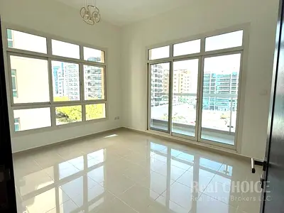 Bright & Spacious 1BR | Closed Kitchen | Balcony