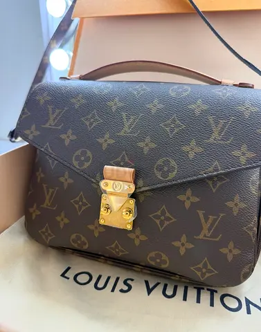 AUTHENTIC LOUIS VUITTON - POCHETTE METIS FOR SALE - still with original stickers