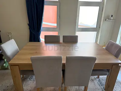 Oak-effect dining table with 6 upholstered chairs - good condition