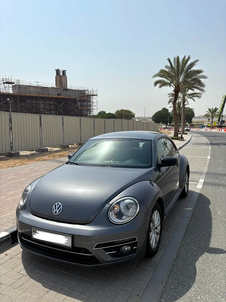 Volkswagen Beetle 2017 — photo 1 of 7