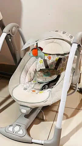 Graco electric baby swing/rocker in neutral print - good condition