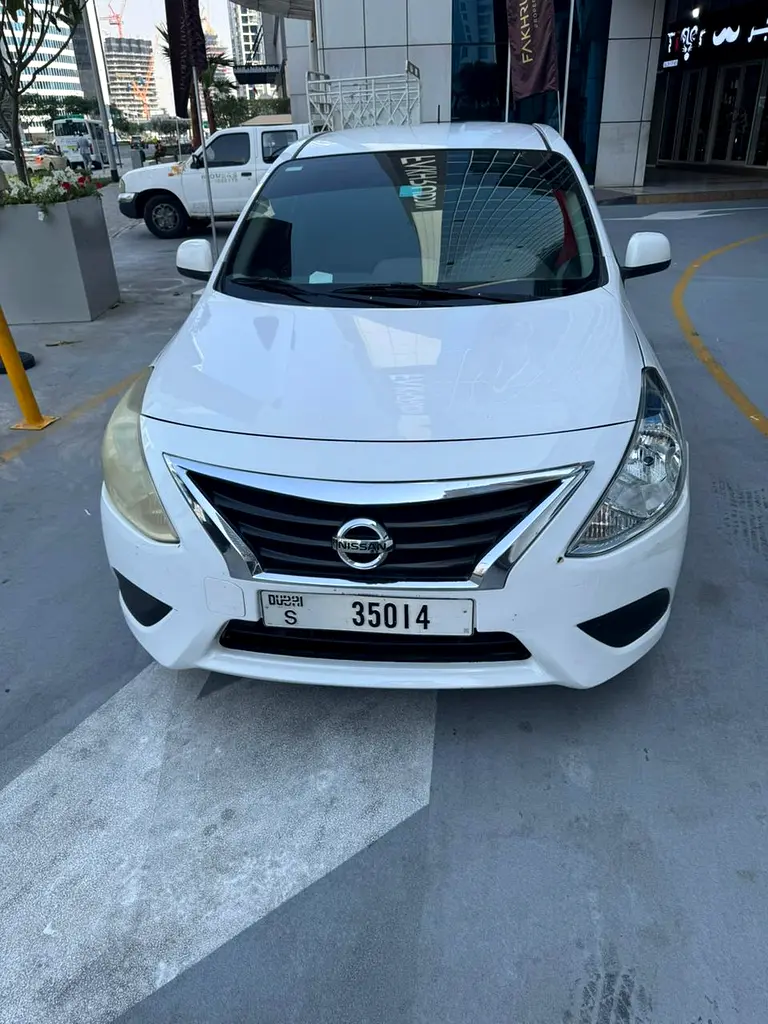 Nissan Sunny 2018 — photo 1 of 12