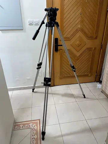 Manfrotto tripod with base plate 517 Head for sale Minimum price