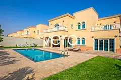 5BR Ensuite Villa | Pool | Great Location