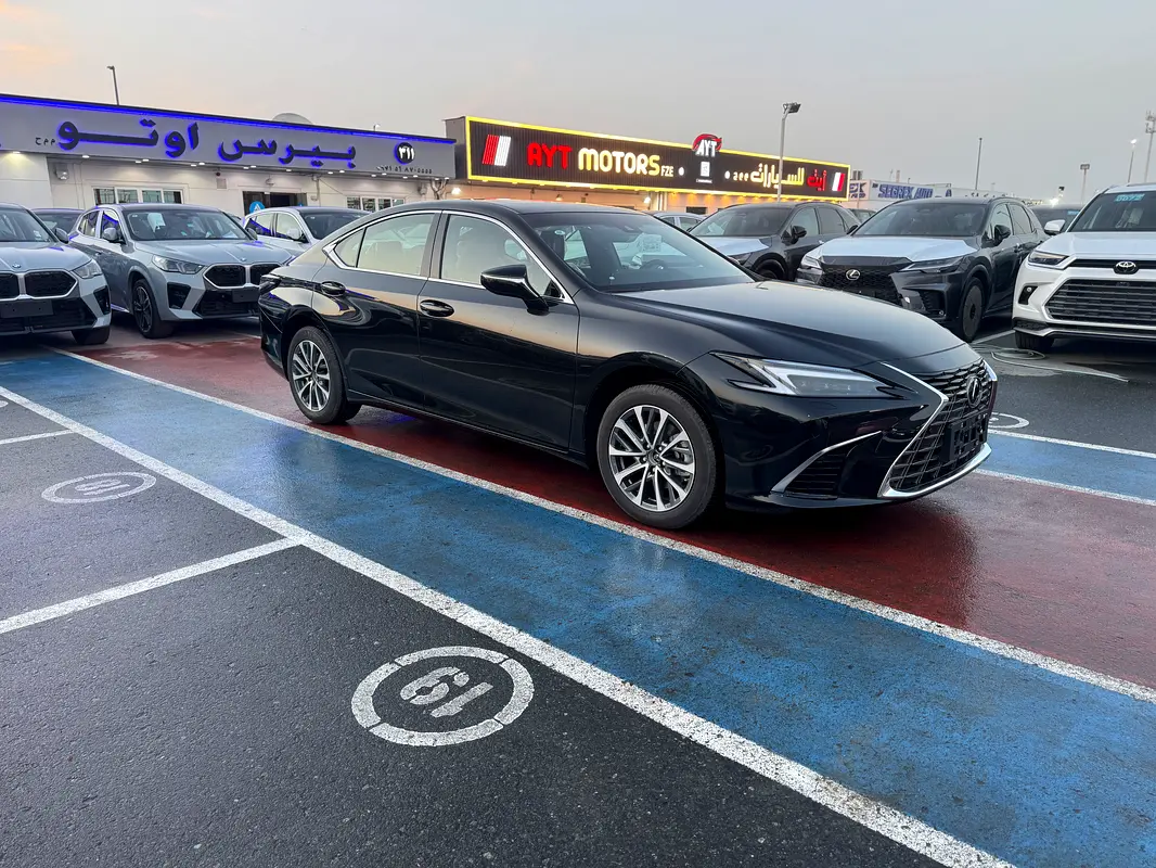 Lexus ES-Series 2025 — photo 1 of 14