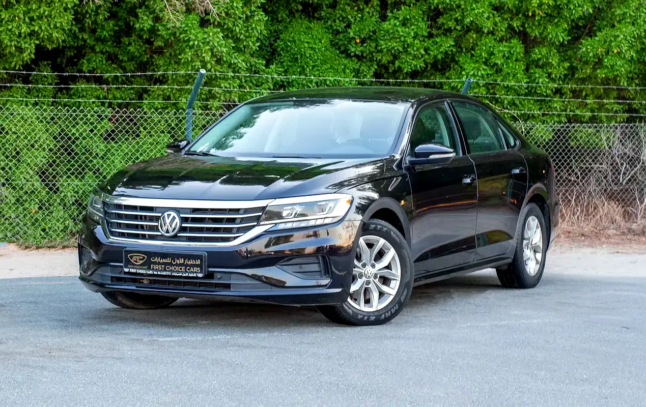 Volkswagen Passat 2020 — photo 1 of 18