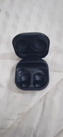 Samsung Galaxy Buds Pro case   (black) - used