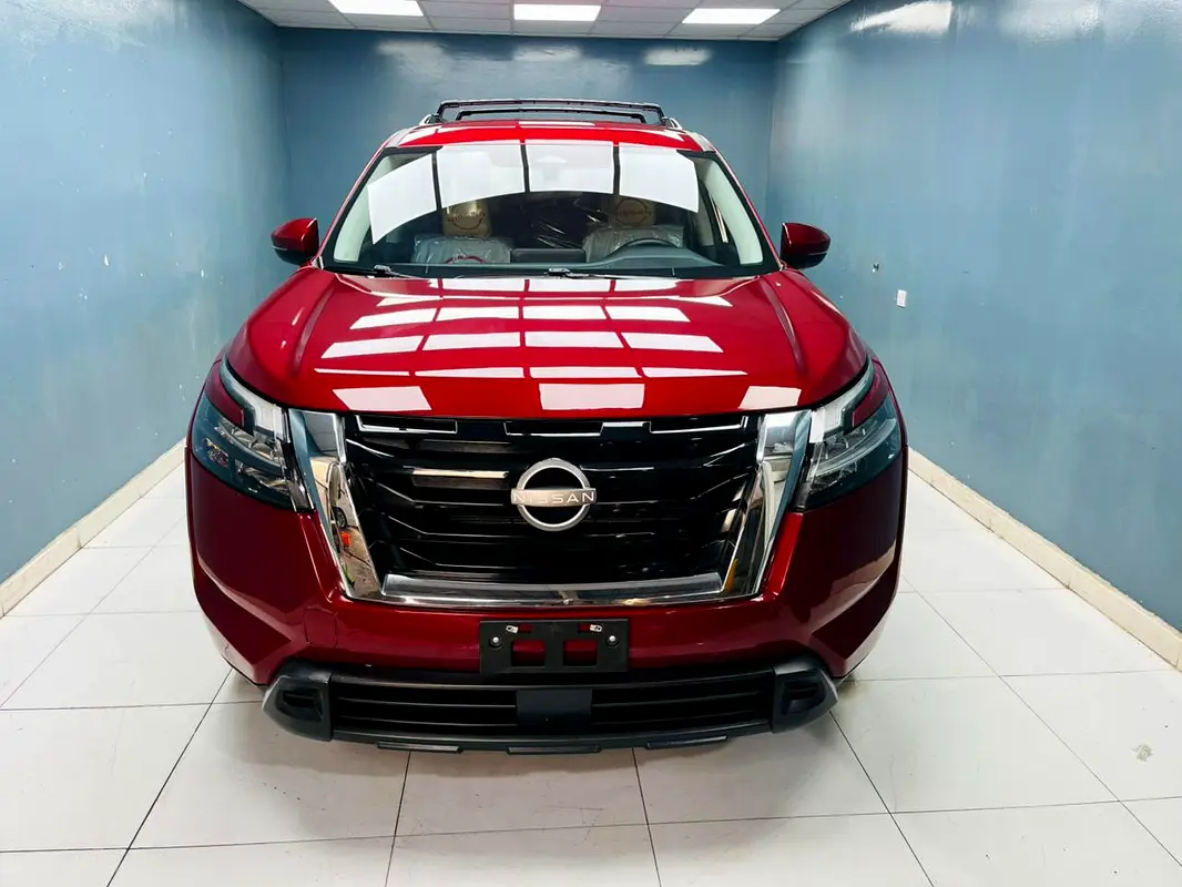 Nissan Pathfinder 2022 — photo 1 of 20