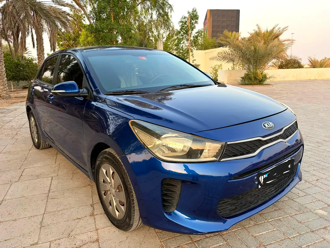 Kia Rio 2018 — photo 1 of 17