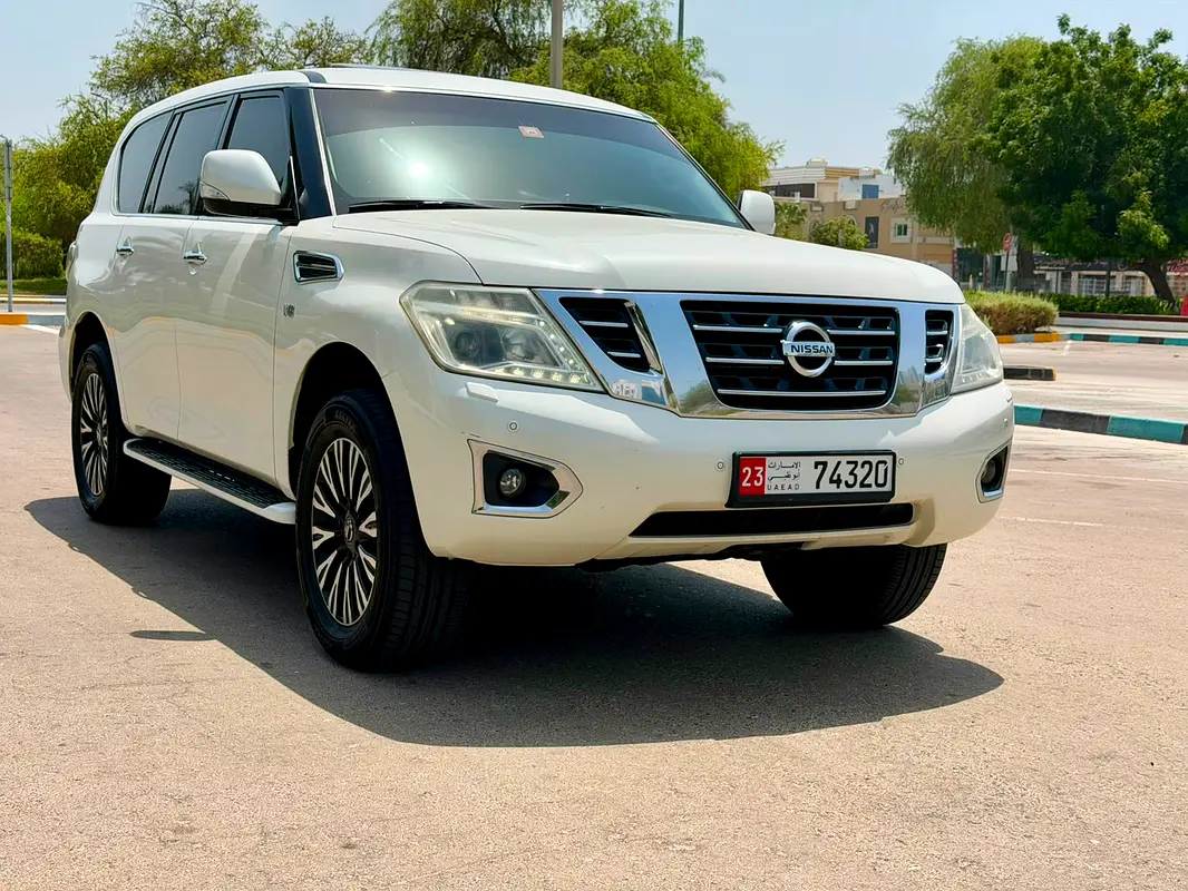 Nissan Patrol 2016 — photo 1 of 20