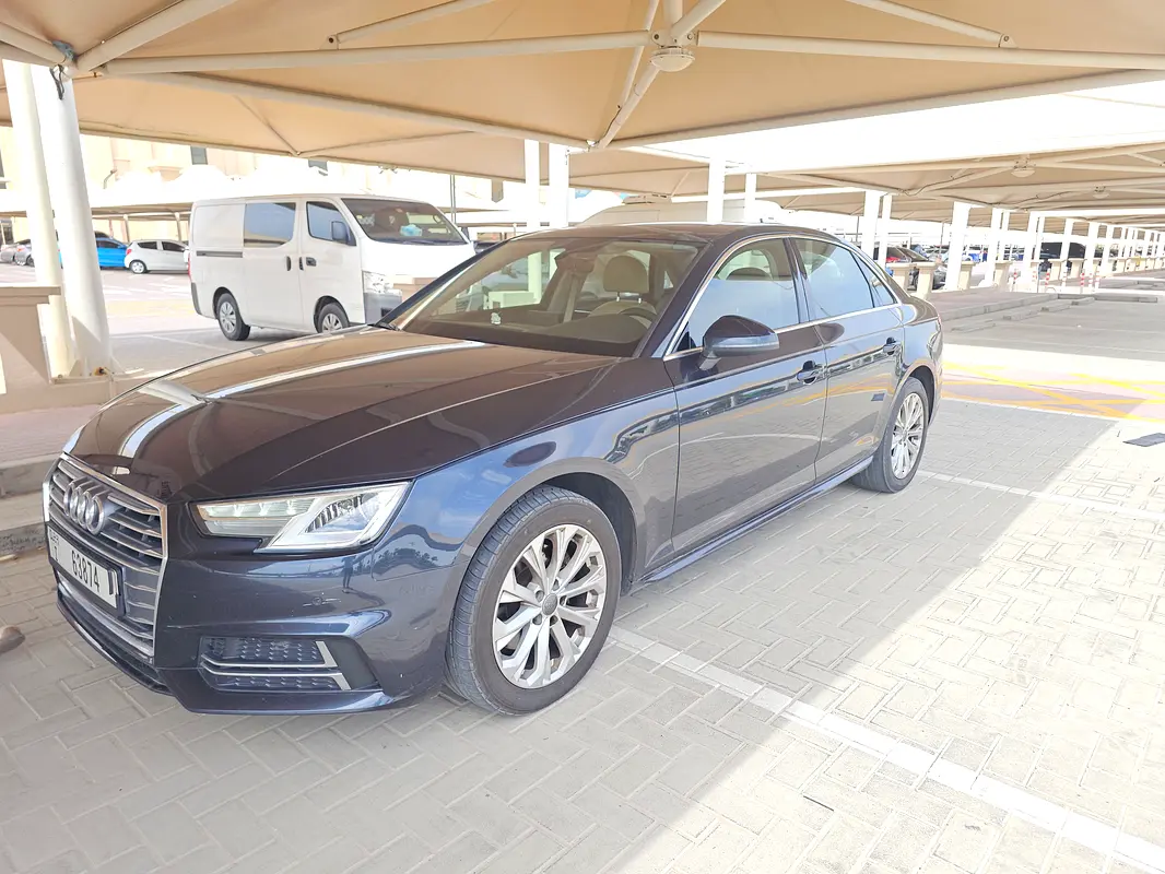 Audi A4 2018 — photo 1 of 10