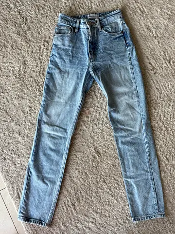 Zara light-wash denim jeans — size EUR 32