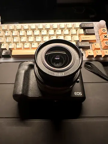 Canon M50 + Viltrox f1.4 33mm + Viltrox f1.4 56mm + 15-45mm Canon Lens