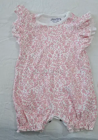 Comfortable cotton baby clothes, size 3 to 6 months