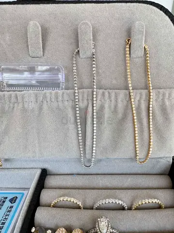 Natural Diamonds Jewelry 18K gold setting