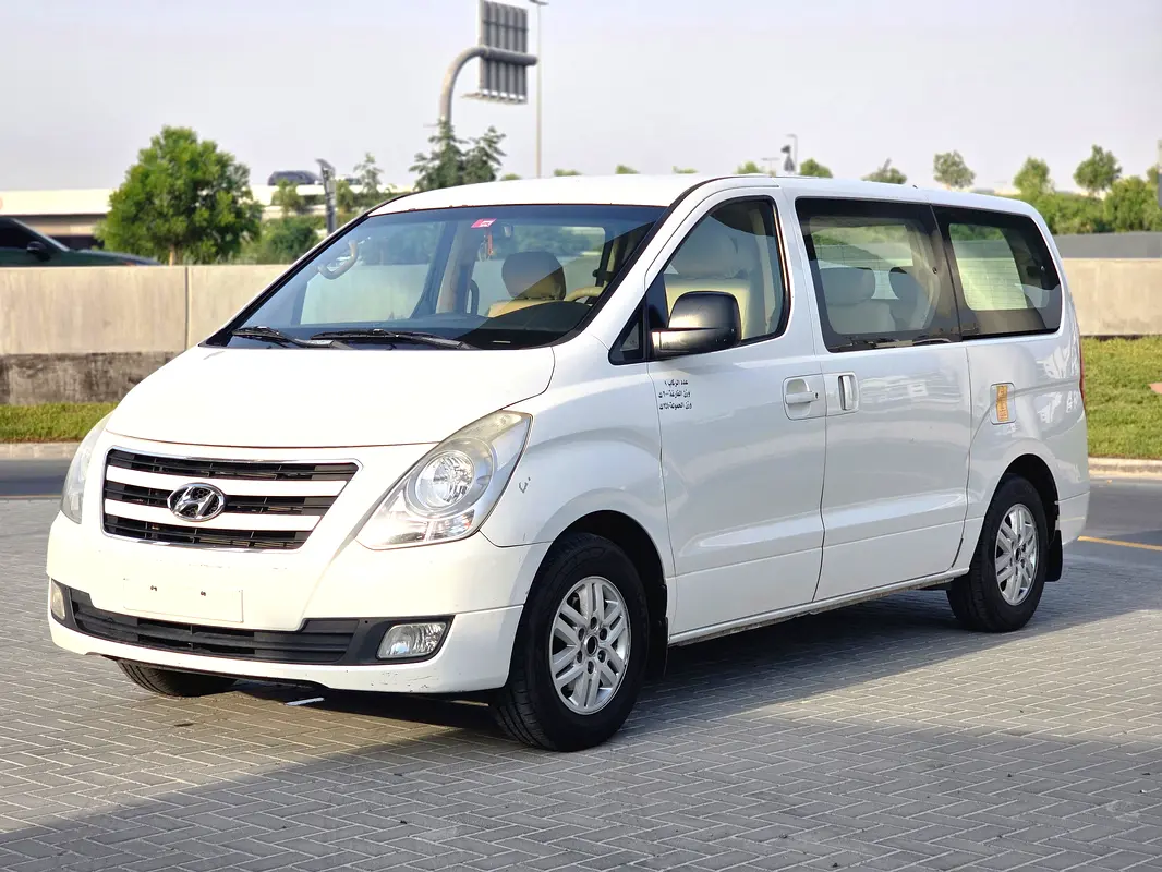 Hyundai H1 2016 — photo 1 of 13