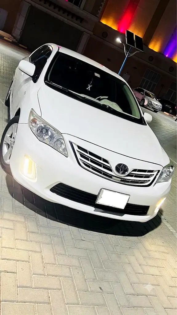 Toyota Corolla 2014 — photo 1 of 10