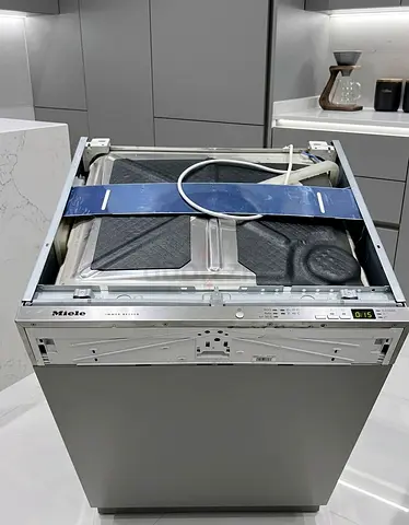 Miele Built-In Dishwasher – Dual-Rack Design, Perfect Working Condition