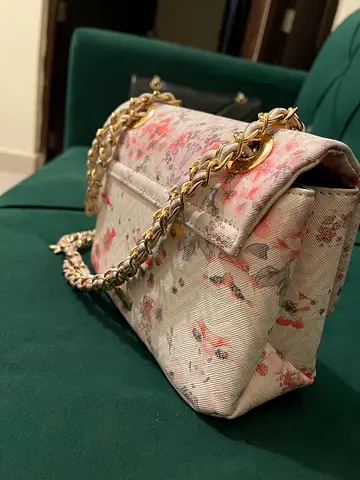 Floral chain-strap womens handbag - light pink/cream aldo. Used once or twice. Flawless