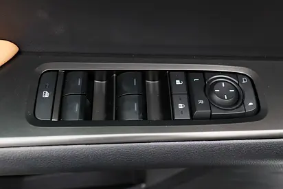 صورة مصغرة 17 لـ 2024 Lexus UX-SERIES