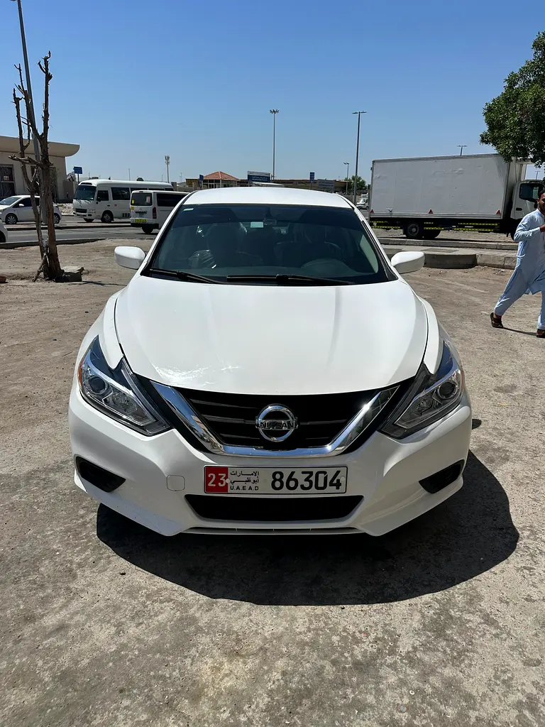 Nissan Altima 2018 — photo 1 of 7