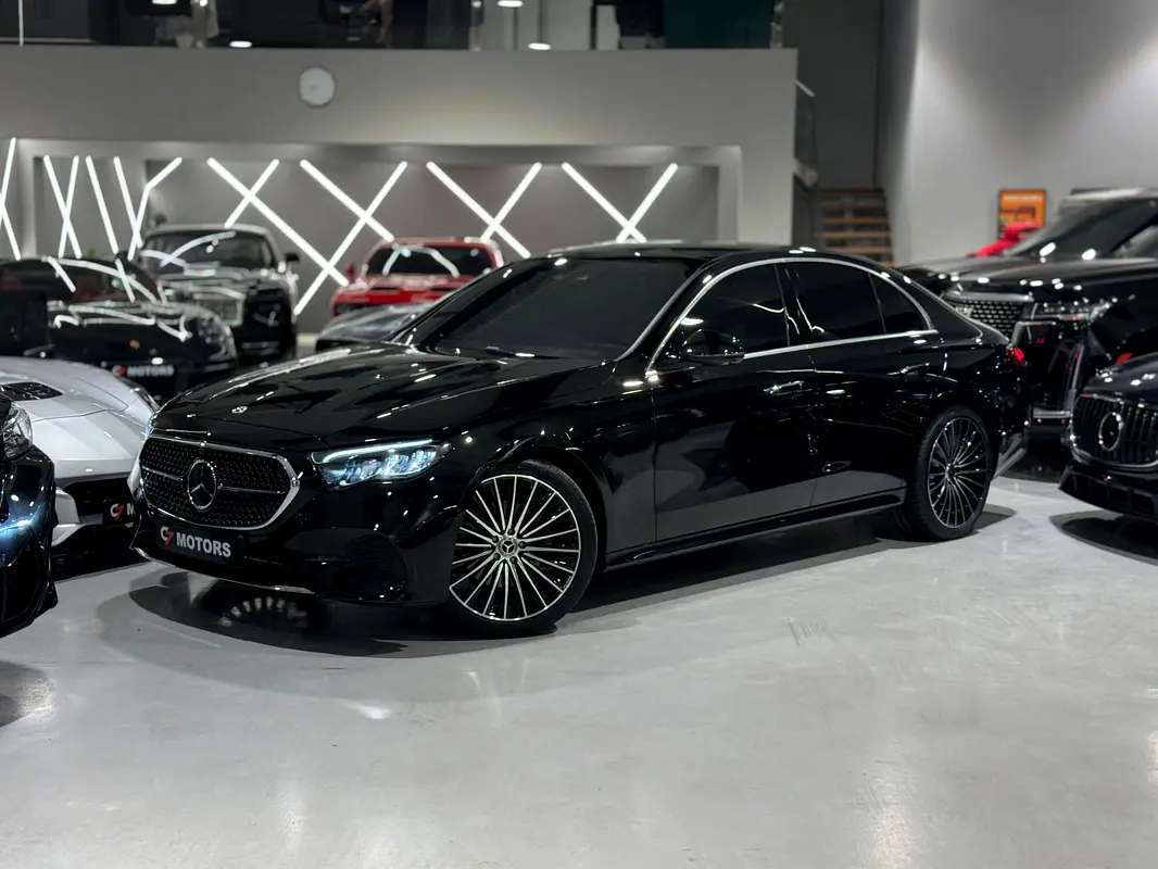Mercedes-Benz E-Class 2025 — photo 1 of 20