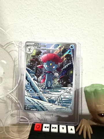Pokémon Card - Weavile Full Art (Limited Edition) in Protective Case