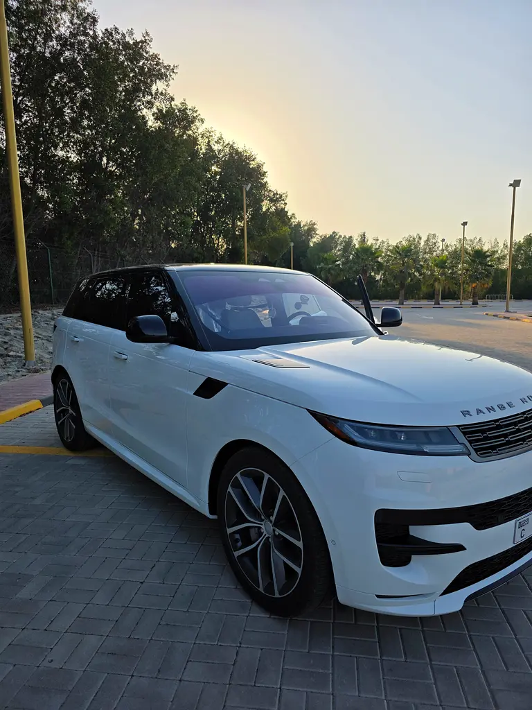 Land Rover Range Rover Sport 2023 — photo 1 of 9