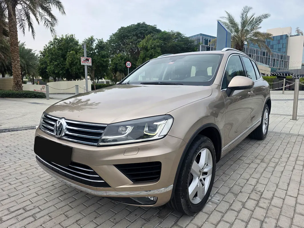 Volkswagen Touareg 2016 — photo 1 of 14
