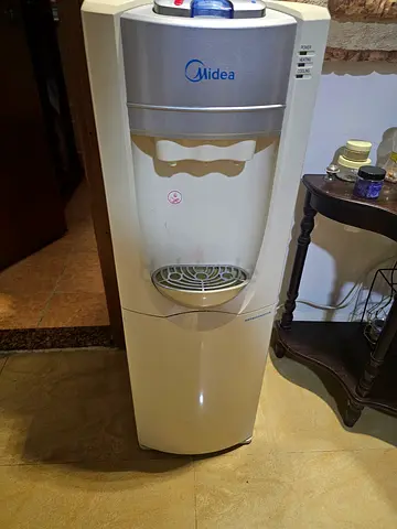 Midea Standing Water Dispenser / Cooler - Good Working Condition. IMMEDIATE SELLING NO NEGOTIATION.