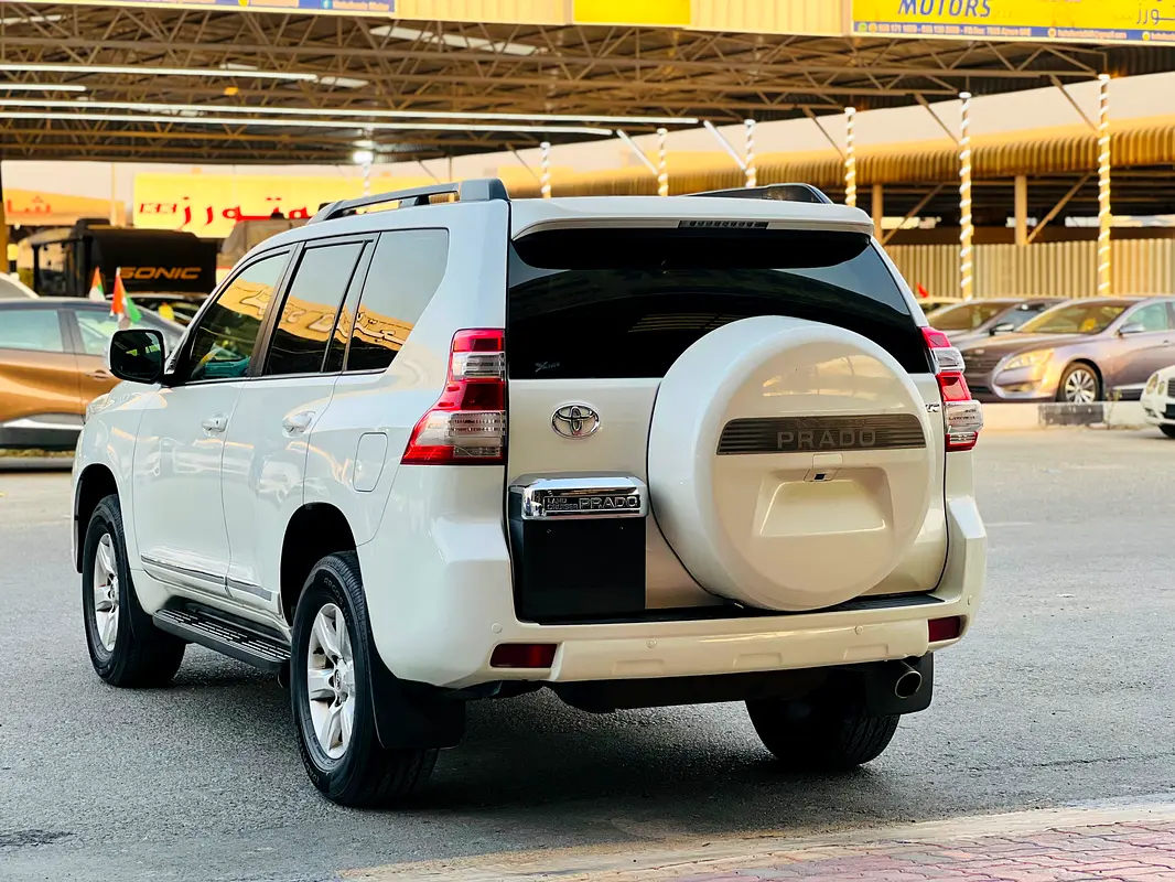 Toyota Prado 2014 — photo 1 of 9